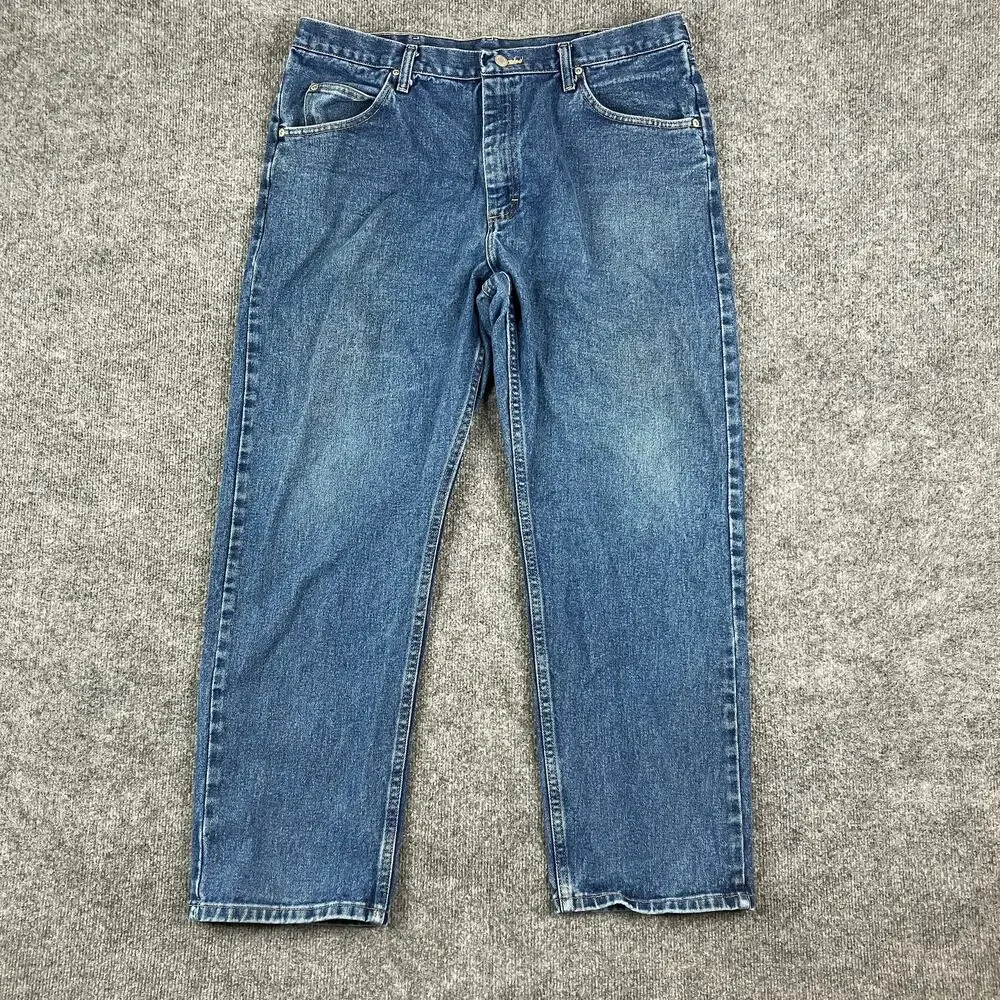 Wrangler Jeans Mens Size 38x30 Blue Medium Wash Straight Classic Fit Denim Pants